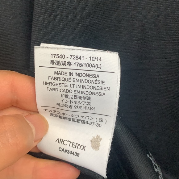 Arc’teryx black top - Picture 4 of 9